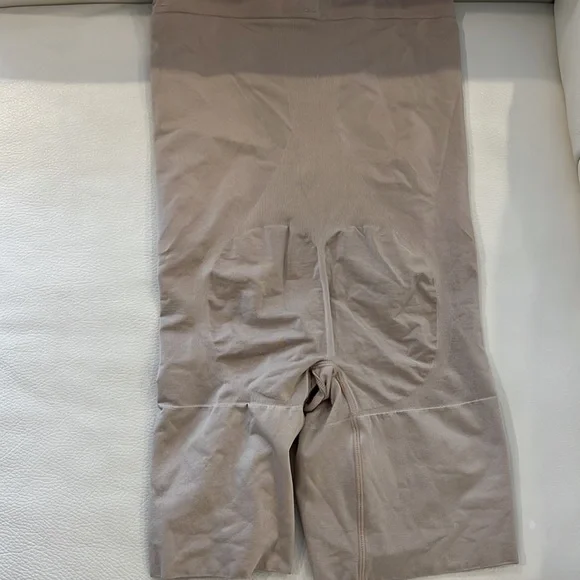 SPANX ON CORE SHAPEWEAR SIZE M - Picture 3 of 3